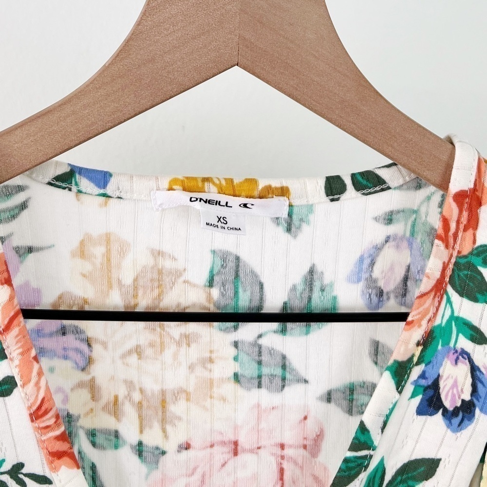 NWT O’Neill Westin Floral Flutter Sleeve V-Neck Peplum Top - Picture 6 of 9